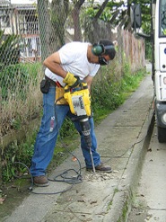 Operai e sicurezza in demolizione